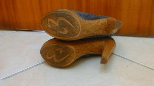 Ladies boots
