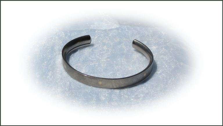***R2500***A MUST HAVE!! titanium mens bangle/RESIZABLE