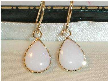 ***R2 699***WOW!!! Stunning 9ct gold pear-shaped opal dropper earrings!!
