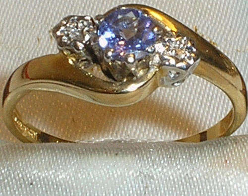 ***R14999*** ~9CT SOLID GOLD TANZANITE & DIAMOND TRILOGY RING - N~