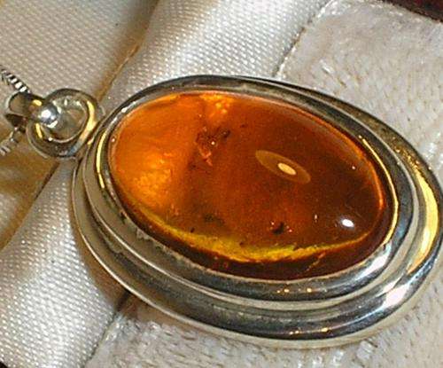 ***R1200***lovely solid silver amber pendant & 16" chain