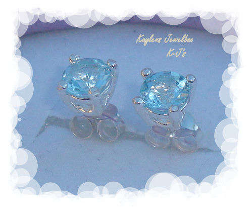 ***R799***EXQUISITE: PRETTY 925 STERLING SILVER BLUE TOPAZ STUD EARRINGS!!