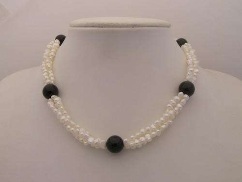 ***R4750***ELEGANT, CLASSICAL, EXQUISITE:twisted white nugget,genuine freshwater pearl necklace