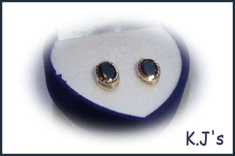 ***R3200***FESTIVE SEASON GIFT: Beautiful 9ct gold deep blue sapphire stud earrings