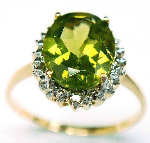 ***R5393***LOVELY 9KT YELLOW GOLD PERIDOT & DIAMOND RING SIZE 7#