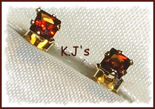 ***R2399***DAINTY 9CT GOLD PRINCESS CUT GARNET STUD EARRINGS