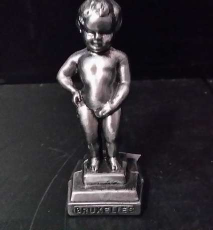 BRUXELLES BOY FIGURINE