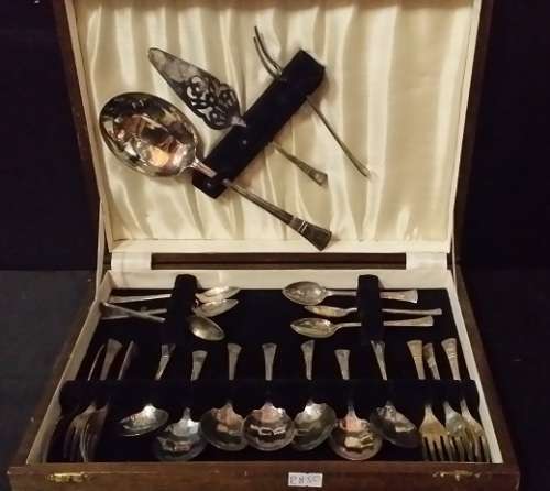 EPNS VINTAGE MADE IN ENGLAND  CAKE / DESERT CUTLERY 22 PCE  SET IN BOX