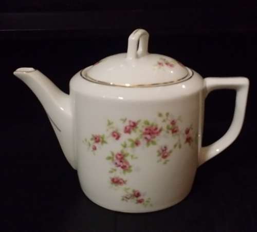 PRETTY PORCELAIN TEA POT WHITE WITH PINK ROSES ELBOGEN  CJECKOSLOVAKIA