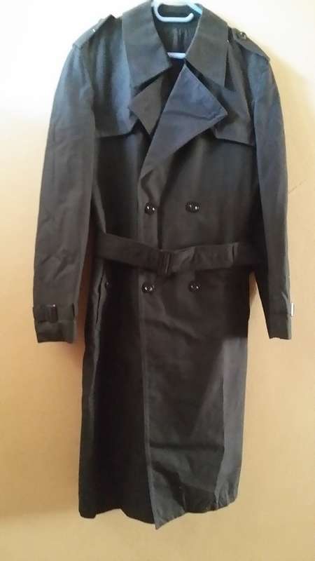GOOD QUALITY MEN'S  BLACK  COAT FULLY LINED SIZE  LARGE