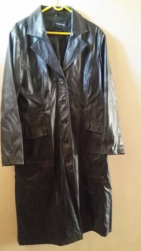 TRUWORTHS   BLACK LADIES COAT LEATHER LOOK ? FULLY LINED large