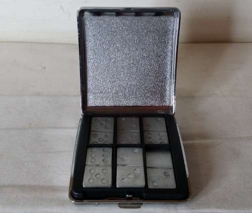 DOMINO SET IN METAL CASE