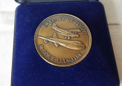 SOUTH AFRICAN AIRWAYS 50 th anniversary MEDAL 1934 - 1984  ENGLISH , AFRIKAANS
