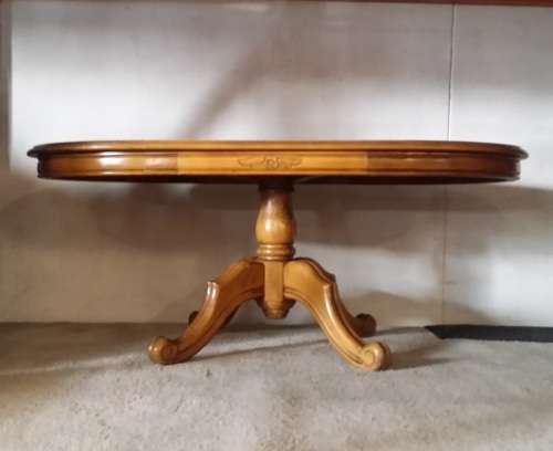 OVAL COFFEE TABLE ,   STUNNING!