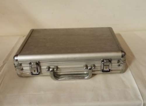 TEXAS HOLD'EM POKER SET IN CASE
