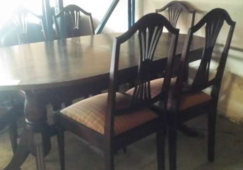 VINTAGE  EXTENDABLE OVAL TABLE  , 6 CHAIRS (of which  2 carver arm chairs )