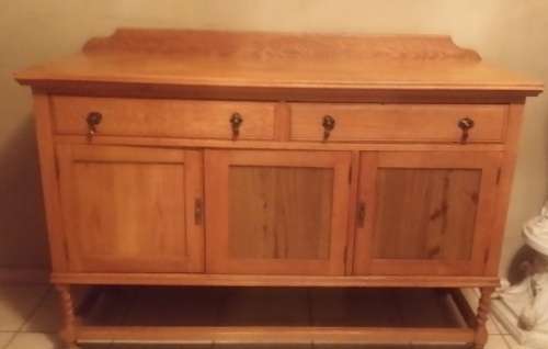 VINTAGE OAK SERVER SIDEBOARD