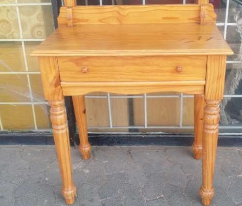 A FABULOUS  ONE DRAWER DRESSING TABLE ( COLLECTION EDENVALE JHB )
