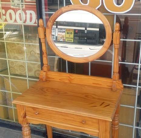 A FABULOUS  ONE DRAWER DRESSING TABLE ( COLLECTION EDENVALE JHB )