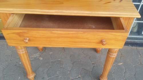 A FABULOUS  ONE DRAWER DRESSING TABLE ( COLLECTION EDENVALE JHB )