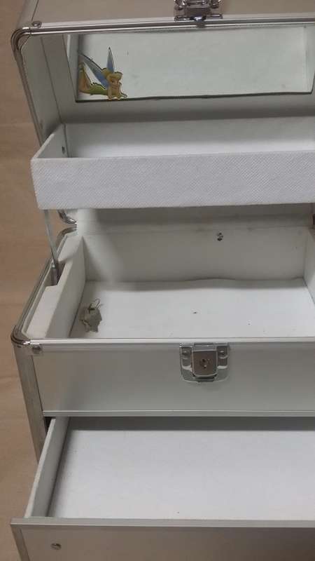 A FABULOUS  JEWELLERY / STORAGE  BOX