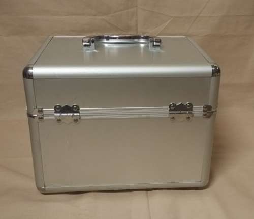 A FABULOUS  JEWELLERY / STORAGE  BOX