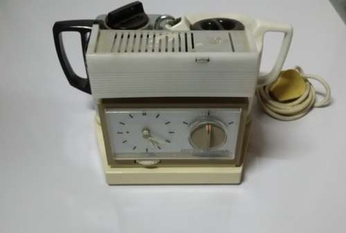 A VINTAGE ELECTRIC  TIMER CLOCK TEA MAKER / COLLECTION EDENVALE JHB