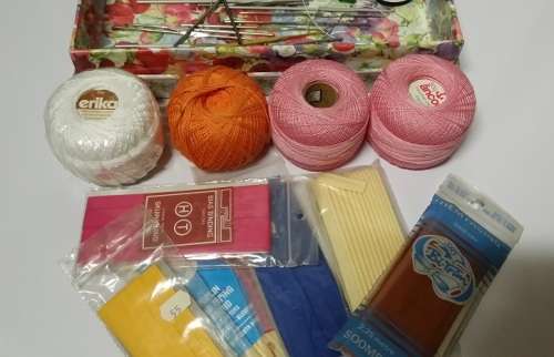 ASSORTED NEEDLE WORK ITEMS / CROCHET WITH A LOVELY FLORAL BOX
