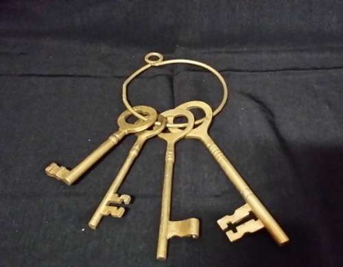 VINTAGE SKELETON BRASS KEYS ON A RING
