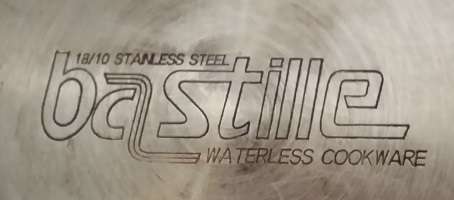 A BASTILLE 28 CM DIAMETER X 14 CM DEEP WATERLESS COOKINGWARE  POT