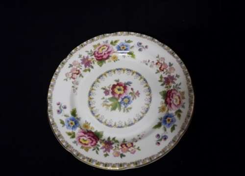ROYAL GRAFTON FINE CHINA  CAKE  PLATE  MALVERN 16  CM ENGLAND