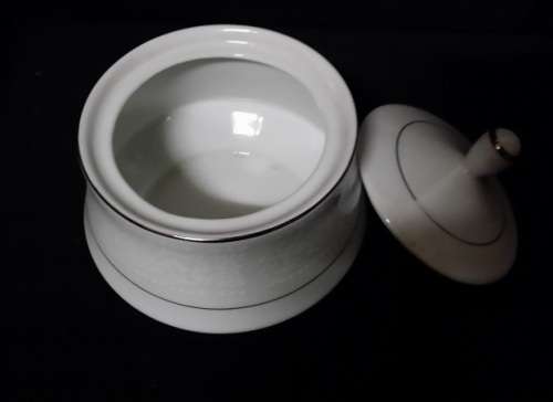 WILSHIRE HOUSE FINE CHINA JAPAN 1001 WHITE LACE  SUGAR POT