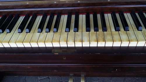 ANTIQUE  JULIUS KREUTZBACH LEIPZIG GERMANY PIANO / NOTE COLLECTION IN EDENVALE JHB