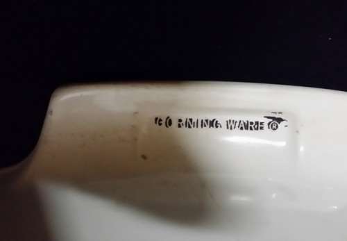A CORNING WARE  2  LITER CASSEROLE DISH   ,  VINTAGE FLOWER PATTERN