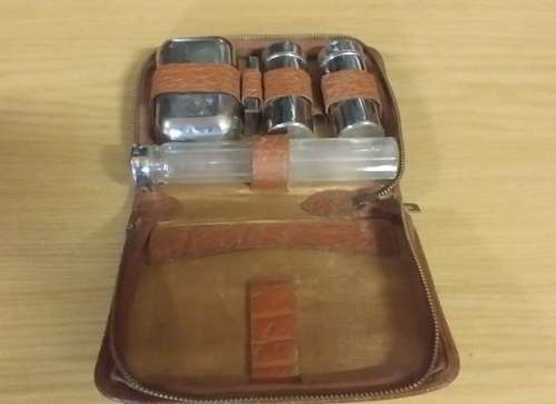 VANITY SET WITH LEATHER CASE