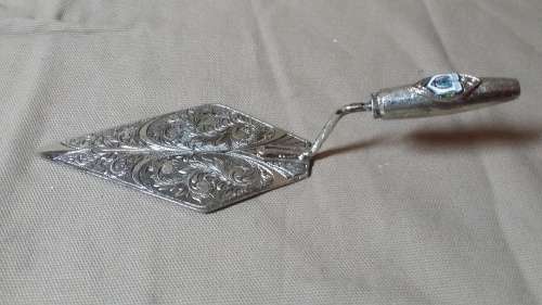 VINTAGE CAKE SERVER