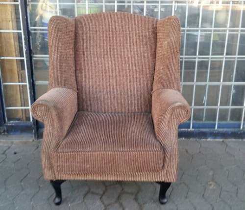 BROWN WING BACK CHAIR /  BUYER MUST COLLECT EDENVALE JHB