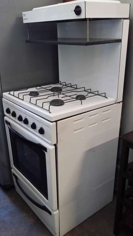 UNIVA 4 BURNER PLUS TOP GRILLER  AND OVEN GAS STOVE  / I do not ship furniture buyer collect
