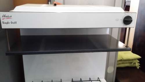 UNIVA 4 BURNER PLUS TOP GRILLER  AND OVEN GAS STOVE  / I do not ship furniture buyer collect