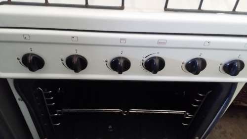 UNIVA 4 BURNER PLUS TOP GRILLER  AND OVEN GAS STOVE  / I do not ship furniture buyer collect