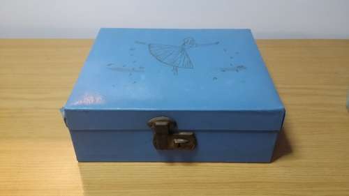 VINTAGE BLUE JEWELERY CASE