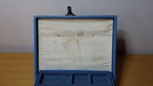 VINTAGE BLUE JEWELERY CASE