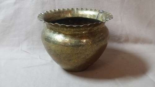 VINTAGE BRASS PLANTER VASE