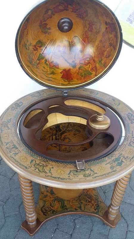 A MAGNIFICENT WOODEN  WORLD GLOBE  BAR ,  LID DOME LIFTS OPEN TO BAR  / COLLECTION ONLY EDENVALE JHB