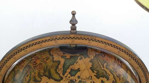 A MAGNIFICENT WOODEN  WORLD GLOBE  BAR ,  LID DOME LIFTS OPEN TO BAR  / COLLECTION ONLY EDENVALE JHB