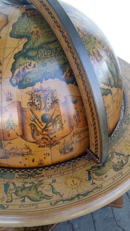 A MAGNIFICENT WOODEN  WORLD GLOBE  BAR ,  LID DOME LIFTS OPEN TO BAR  / COLLECTION ONLY EDENVALE JHB