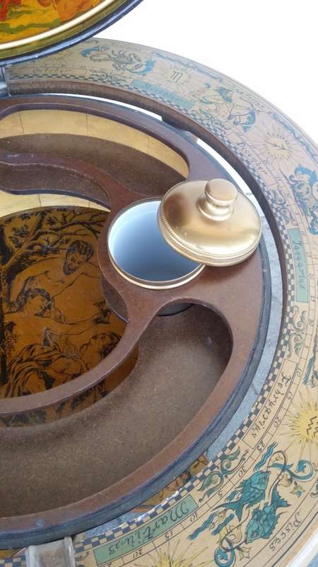 A MAGNIFICENT WOODEN  WORLD GLOBE  BAR ,  LID DOME LIFTS OPEN TO BAR  / COLLECTION ONLY EDENVALE JHB