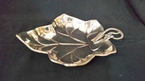 VINTAGE SILVER PLATED LEAF SHAPE 3 FOOTED    BOWL 24 CM X 20CM