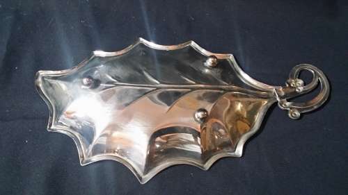 VINTAGE SILVER PLATED LEAF SHAPE 3 FOOTED    BOWL
