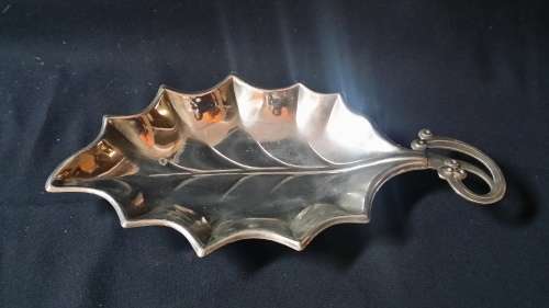 VINTAGE SILVER PLATED LEAF SHAPE 3 FOOTED    BOWL
